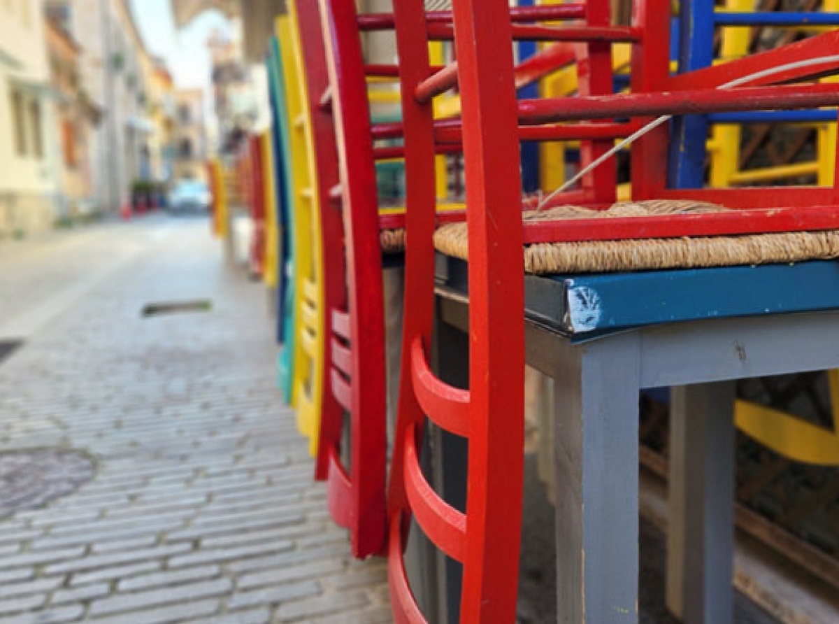 «mystreet»: Ηλεκτρονικά οι καταγγελίες για αυθαίρετη χρήση πεζοδρομίων και πλατειών από τραπεζοκαθίσματα